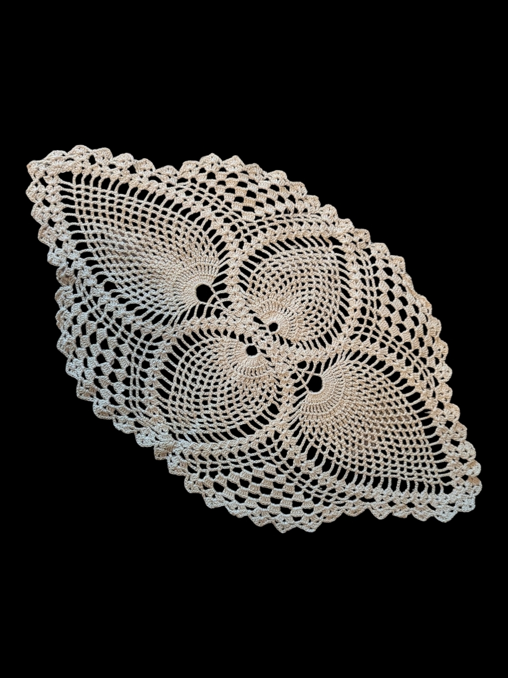 VTG Handmade Tea Stained*Ovalish Crocheted Pineapple Lace Doily Runner 17"x9.5"*